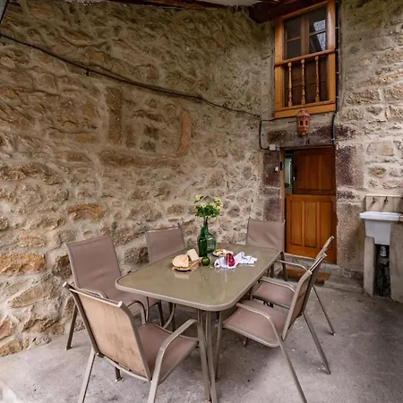 Casa vacanze Laendliches Haus La Carrozal Senda Del Oso By Interhome *